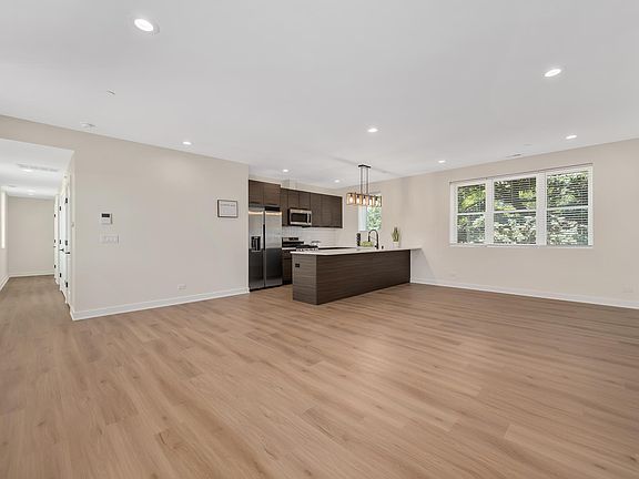 4th image of 1111 Erie St #6