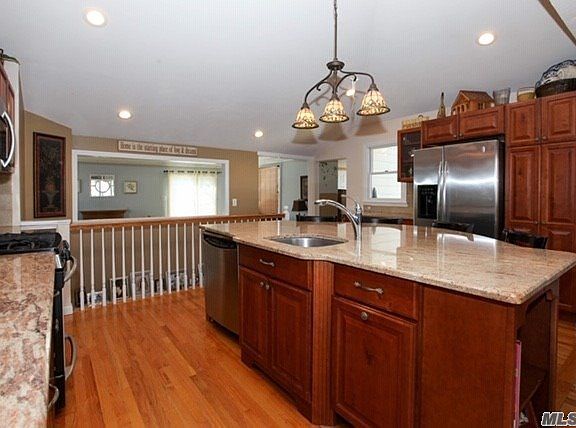 4th image of 55 Lynda Dr