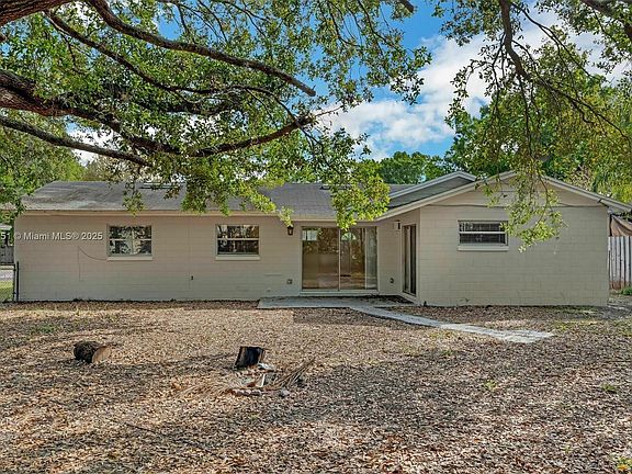 3rd image of 7561 Laurel Springs Dr
