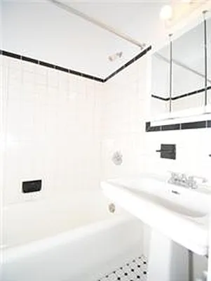 Rented by Buchbinder & Warren | media 21