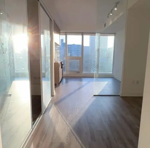 75 Shuter St #2015 — Photo 10