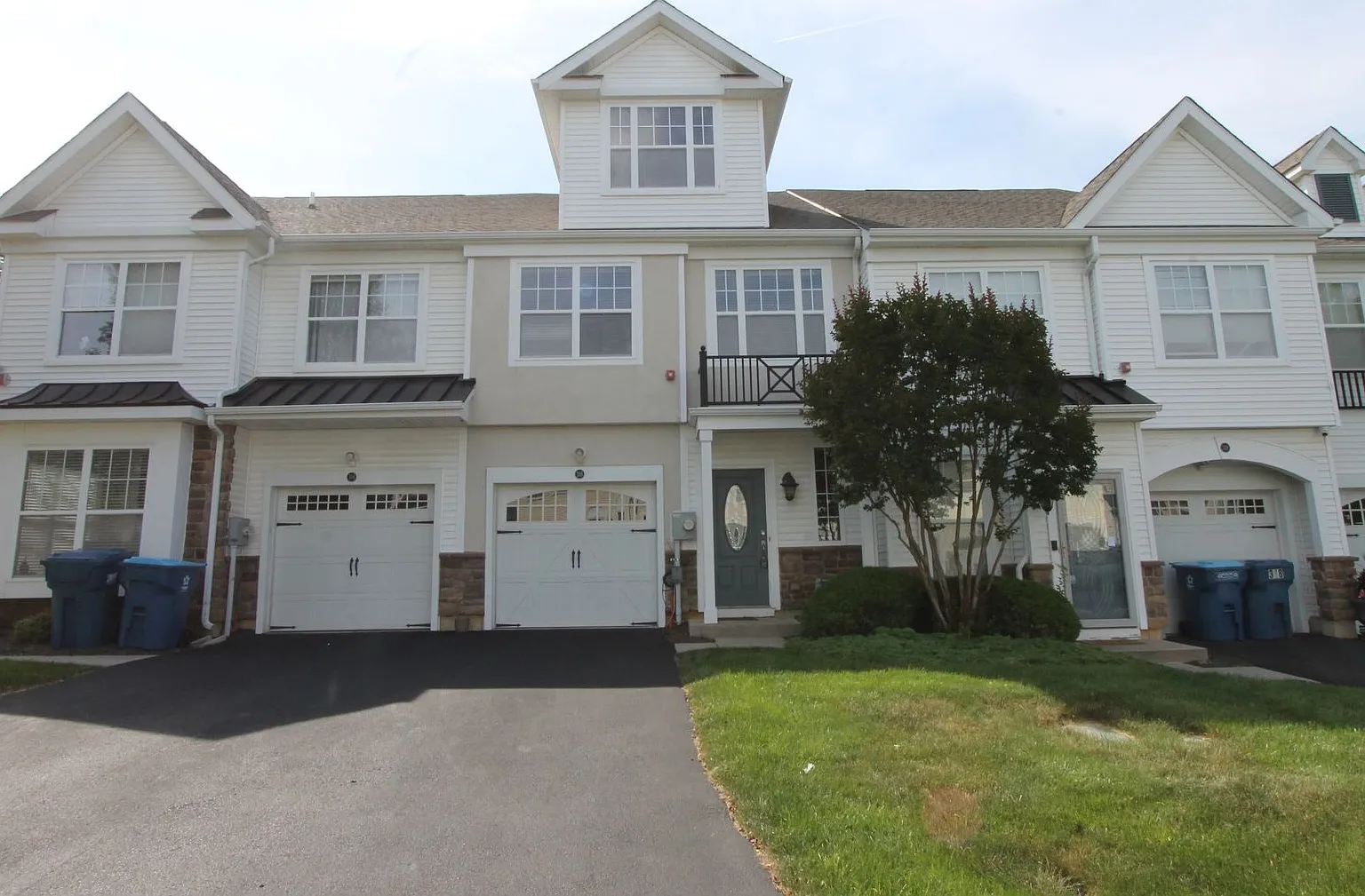 316 Ross Court (3BD/2.5BT) | Wyncote Townhome with Garage Parking — Photo 1