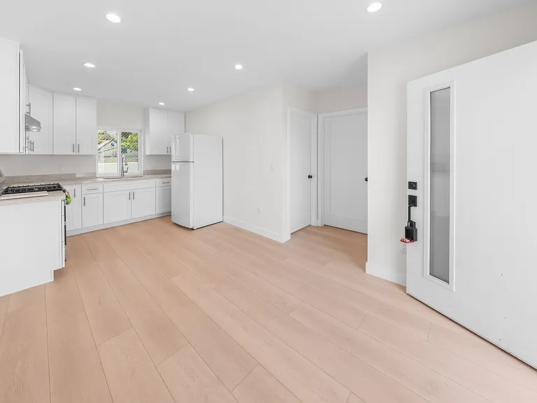 1029 N Glendale Ave #A — Photo 4