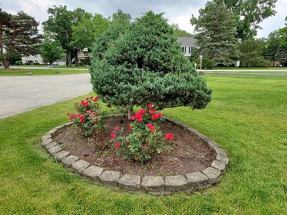 5th image of 353 Woodbine Ct