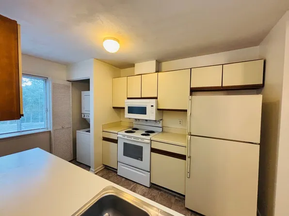 401 E Berryfield Ln, Blacksburg, VA 24060
