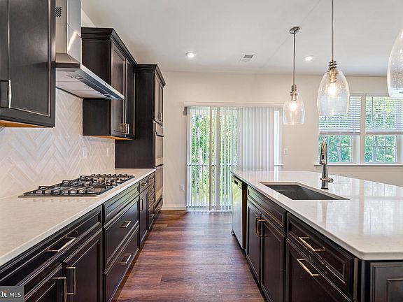 2nd image of 131 Zinnia Ct