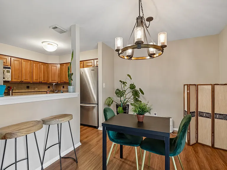 14 Wyndham Pl #14 — Photo 12