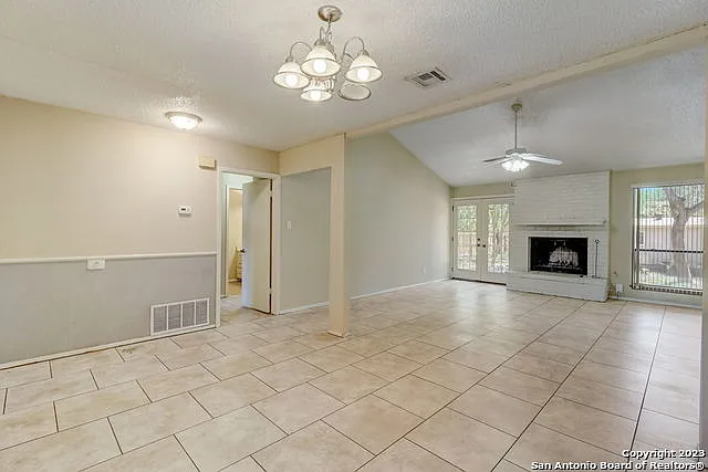 3 bed, 2.0 bath, 1342 sqft, $1,795 — Photo 4