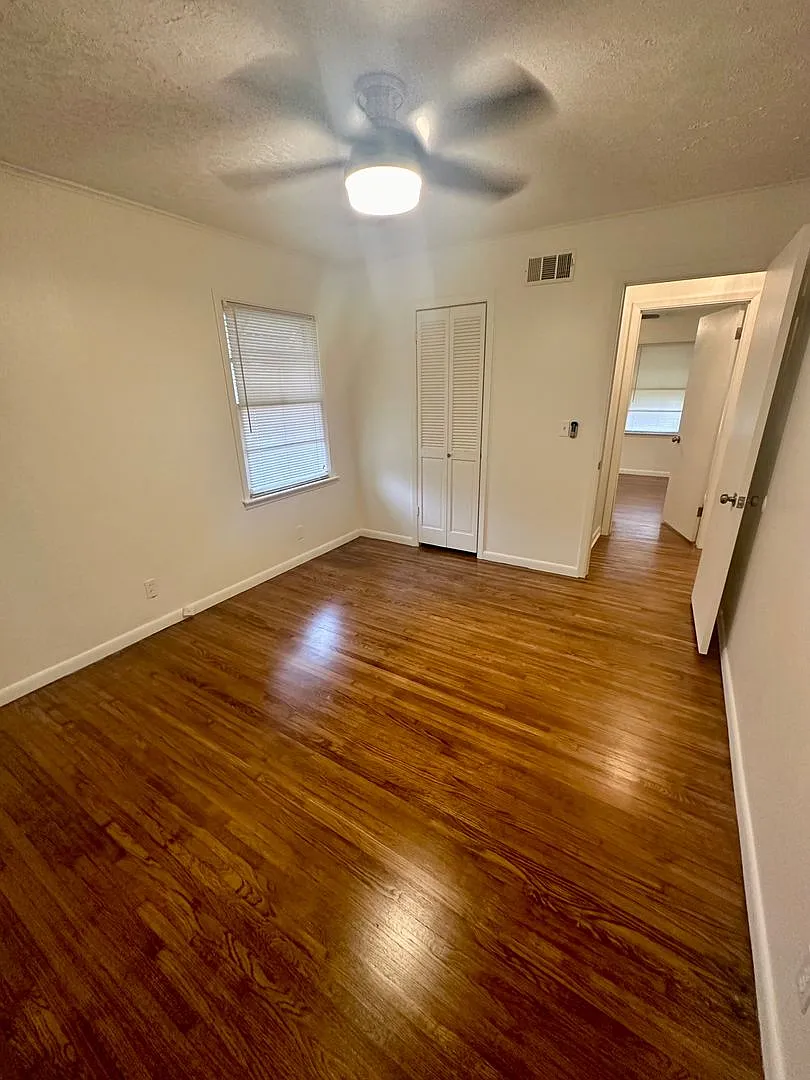 Updated Charming 3 bed 1-bath — Photo 3