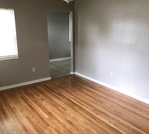 5th image of 1805 Proctor Ave
