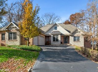 13210 Promontory Trl, Roscoe, IL 61073