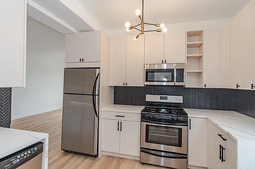 1330 N Artesian Ave #1R Photo 1