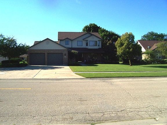2nd image of 1425 Lake Dr