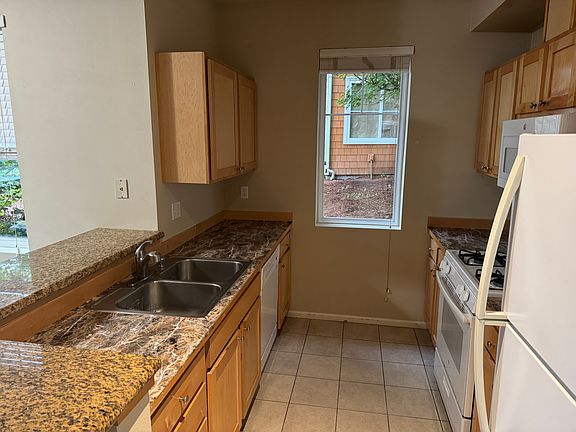 5th image of 501 225th Ln NE APT G101