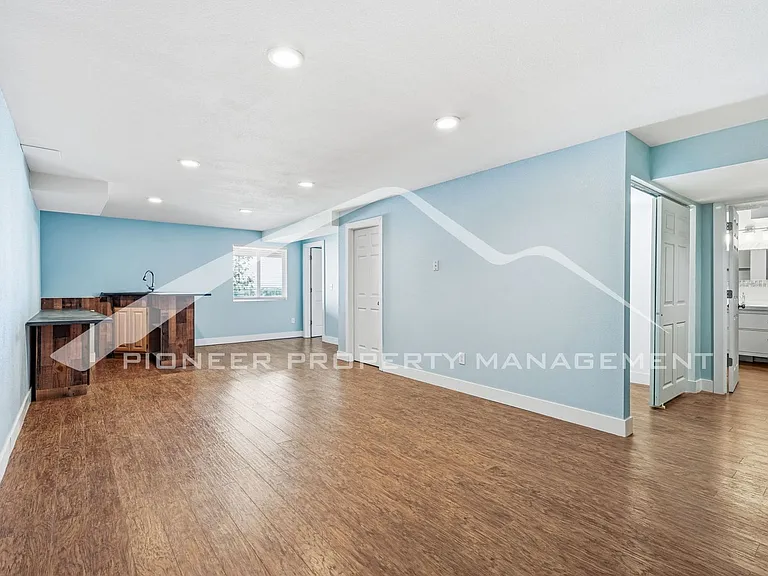 333 Sanders Cir — Photo 17