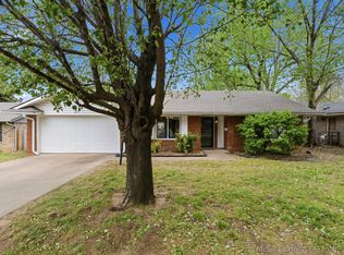 211 W 17th St, Owasso, OK 74055