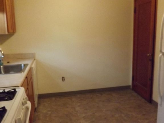 Up to the nicely equipped kitchen