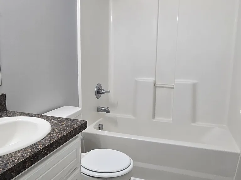 1107 Meadow St S — Photo 1
