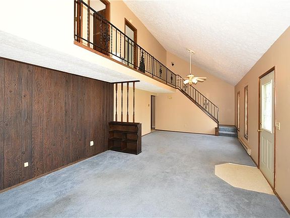 4th image of 751 University Ave