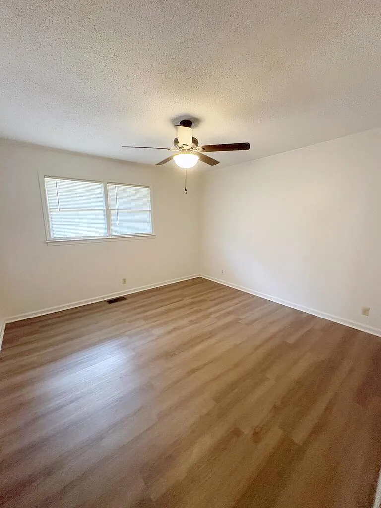 4 bed, 2.5 bath, $1,550 — Photo 4