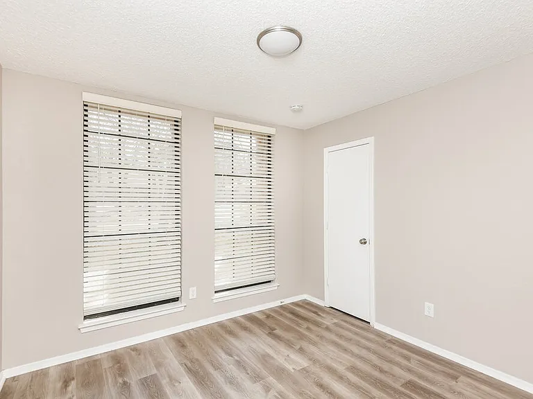 125 Camelot Dr — Photo 14