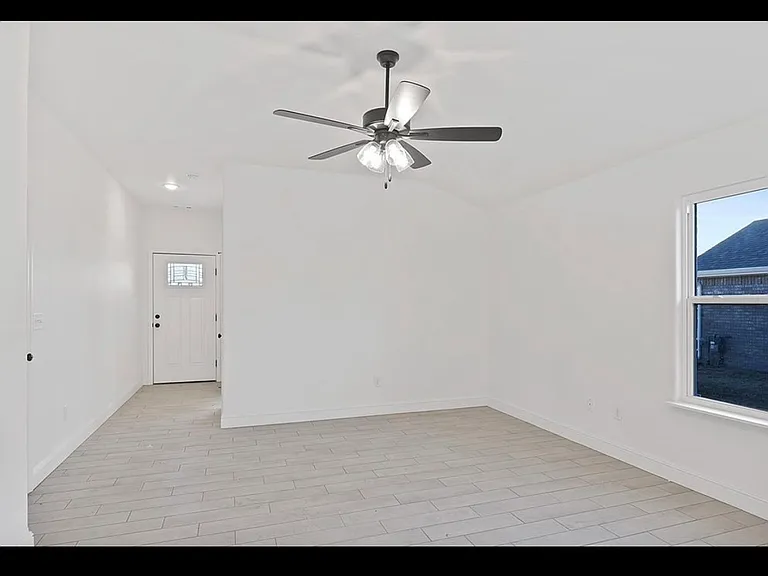 1512 Lowery St — Photo 2