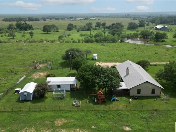 540 County Road 448, Stockdale, TX 78160