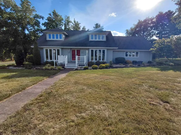 28 Park Ln, Fairfield, IL 62837