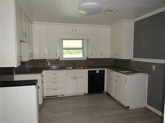 4th image of 3120 Mitchell Ave