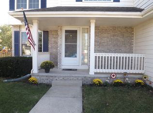 8916 Longview Dr, Johnston, IA 50131