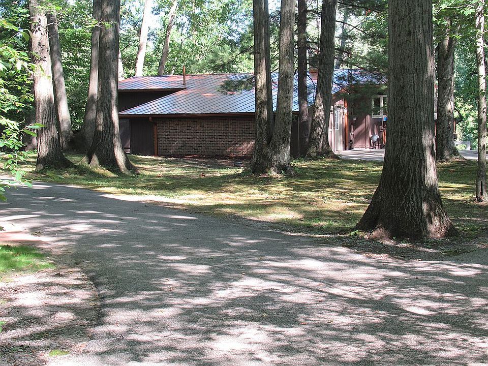 1st image of 940 S Pinecroft Ln