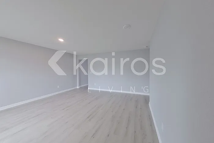 4 bed, 2.5 bath, 2358 sqft, $2,189 — Photo 4