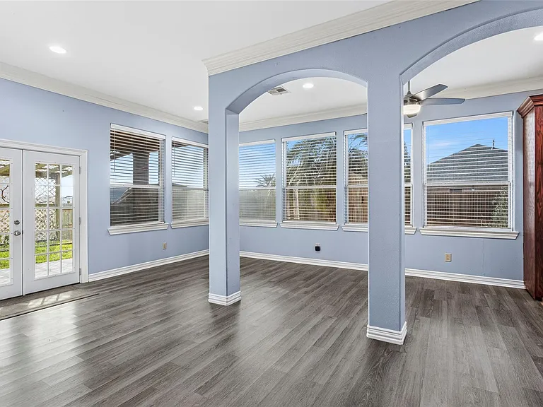 2535 Broadway St — Photo 14