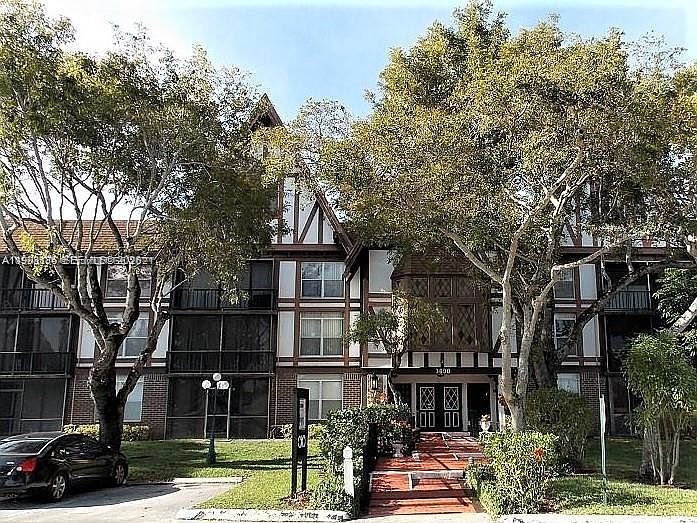 1st image of 3690 Inverrary Dr APT 3A