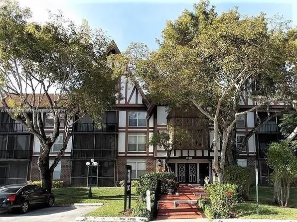 3690 Inverrary Dr APT 3A, Lauderhill, FL 33319