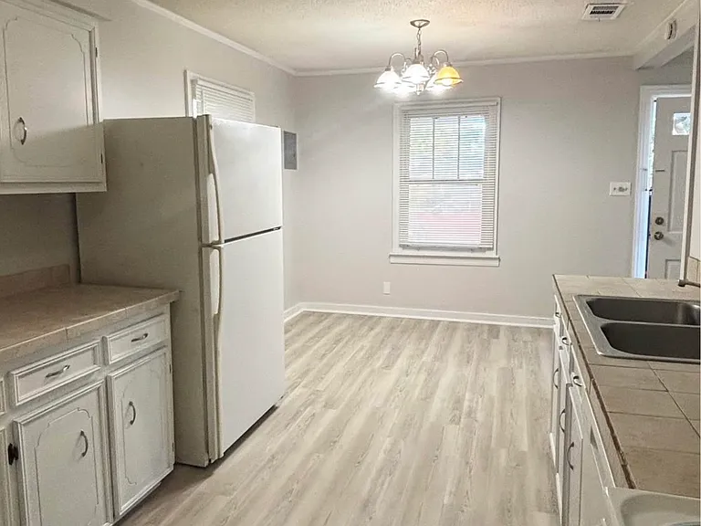 1615 Lewis Ave — Photo 11