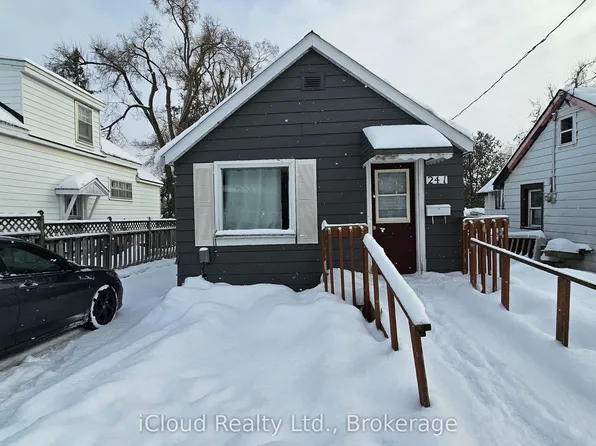 241 John St, Orillia, ON L3V 3H8