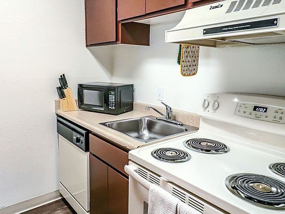 4th image of 6199 E Broadway Blvd #203