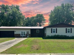 608 Orchard Dr, Newton, IL 62448