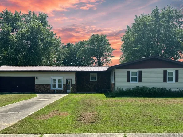 608 Orchard Dr, Newton, IL 62448