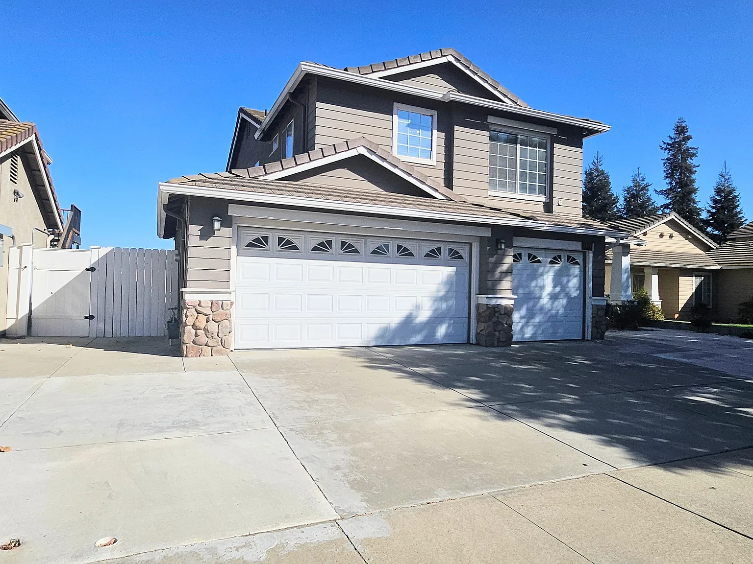 4 bed, 2.5 bath, 1878 sqft, $2,795 — Photo 2