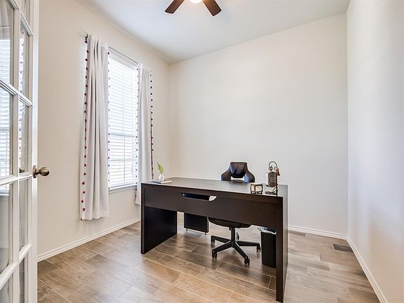 4th image of 1515 Acmite Ave