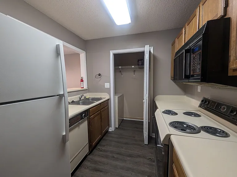 5021 Seven Pine Cir — Photo 8
