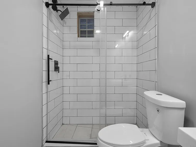 140 Grand St #2B — Photo 6