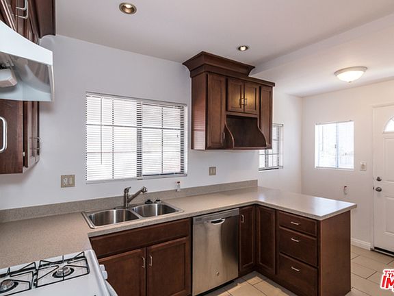 5th image of 718 Holland Ave