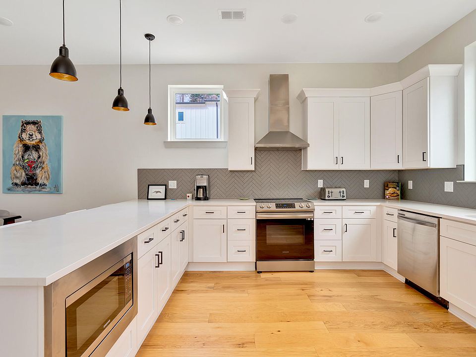 1st image of 724 W Bell Ave #118