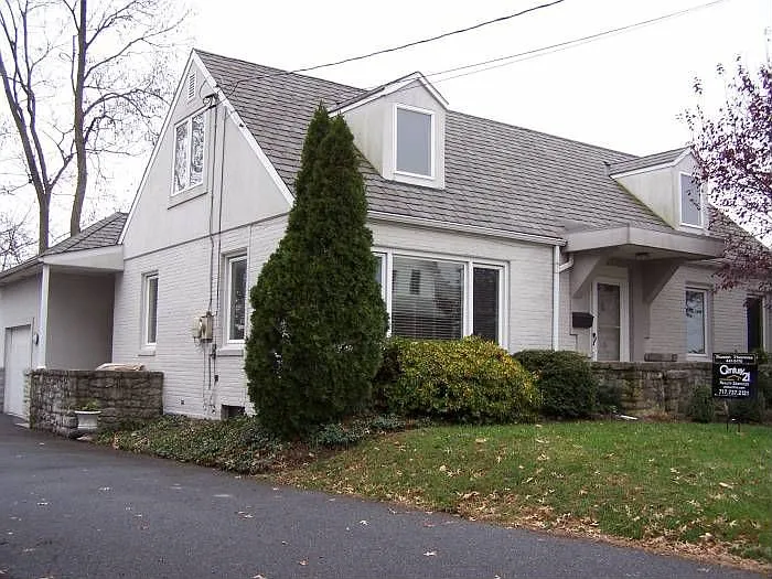 110 Walnut St photo 1