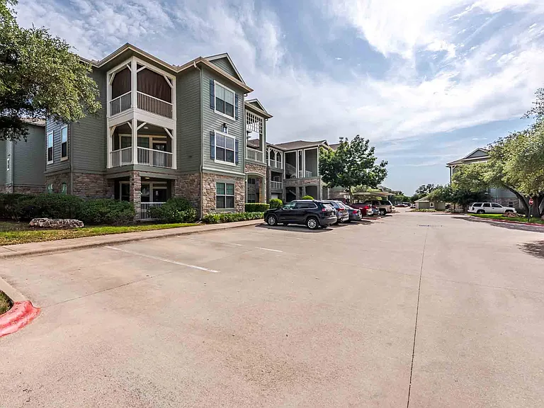 95twenty Apartments — Photo 18