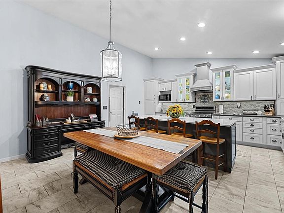 5th image of 443 Parkshire Place Dr