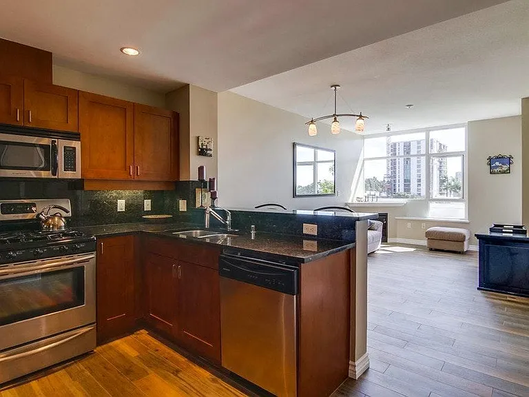 475 Redwood St #404 — Photo 8